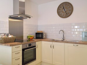 Kitchen | 2 Cilwendeg Lodge, Newchapel, near Boncath
