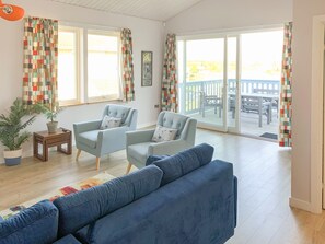Living room | Twin Oaks, Fritton, near Great Yarmouth