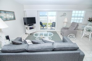 Ample seating with a view of the ebbing tide