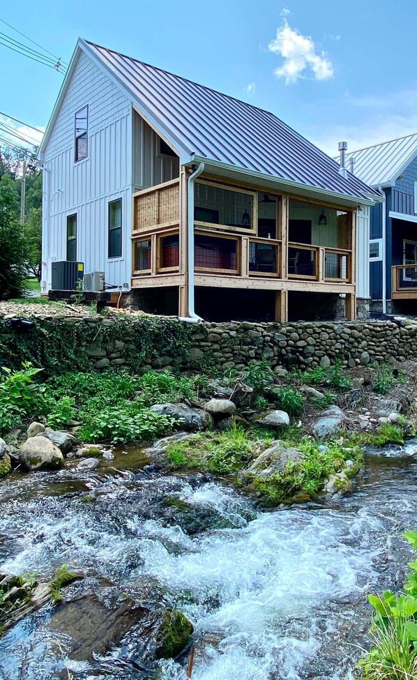 Incredible Waterfront Cabin .7 Miles From Downtown Gatlinburg, TN!