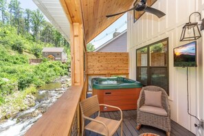Relax In The Hot Tub On The Covered Deck!