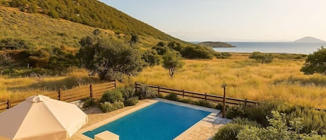 A tranquil oasis in a world of ripples