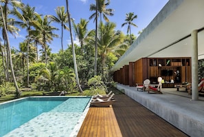 Garden,Pool view,Property building,View(from property / room)