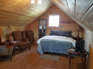 Queen size bed. Twin bed can be added if needed. Comfy chairs ,dining table.