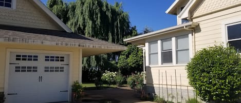 Garage Loft has its own private entrance to the left.