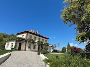 The whole Villa from the entrance