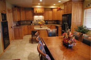 Gourmet Kitchen & Dining Area