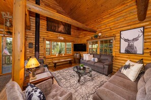 Living Room | Free WiFi | Central Heating | Window A/C Unit | Cable TV