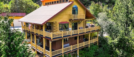 Leavenworth Vacation Rental | 2BR | 3BA | 3,800 Sq Ft | Stairs to Access