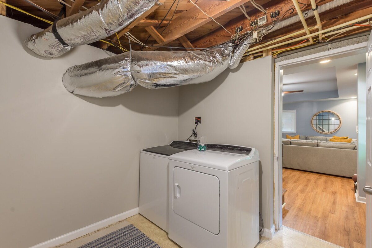 Beautiful & Quiet Newly Renovated 4 Bedroom Retreat