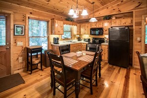 Kitchen and dining for 4