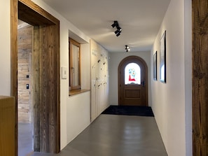 Entrance / Reception