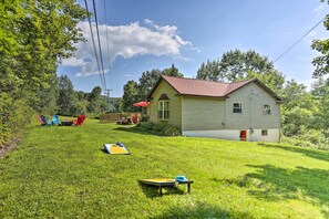 Backyard | Cornhole | Fire Pit
