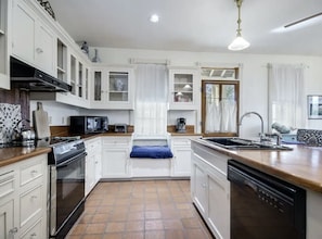 KITCHEN with Nook