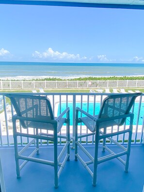 Relax on the balcony with the soothing sounds of the rolling waves. 