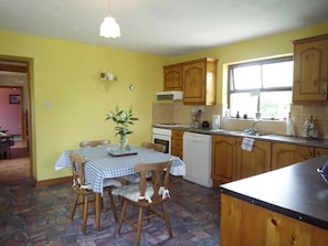 Sheans Holiday Cottage, Pretty, Self-Catering Holiday Accommodation, Killarney, County Kerry