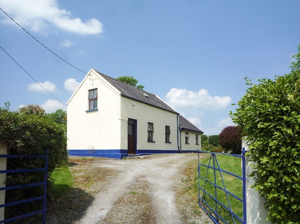 Sheans Holiday Cottage, Pretty, Self-Catering Holiday Accommodation, Killarney, County Kerry