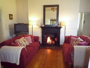 Fleur Holiday Cottage, Pretty Self Catering Holiday Accommodation near Killorglin, County Kerry