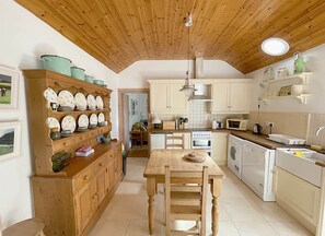 Romantic Holiday Cottage Available in Killorglin, Kerry   