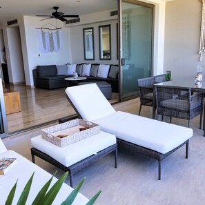 Spacious patio with dining for 6 overlooks the Pacific