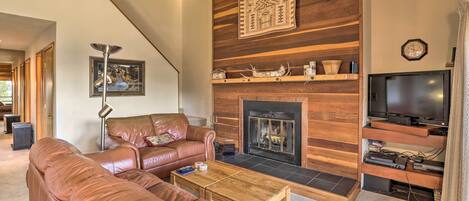 Silverthorne Vacation Rental | 3BR | 3BA | 1,183 Sq Ft | Stairs to Access