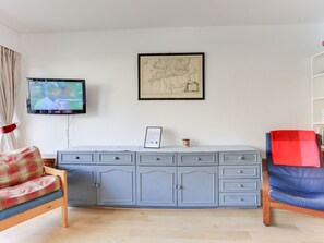 Meubles, Pièce, Propriété, Design Intérieur, Mur, Sol, Bâtiment, Table, Maison, Chambre