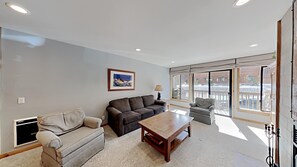 Spacious and Relaxing One Bedroom Closest to Mammoth Mountain