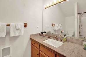 Master en suite bathroom. 