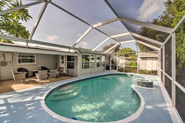 Venice Vacation Rental | 2BR | 2BA | Step-Free Access | 1,147 Sq Ft