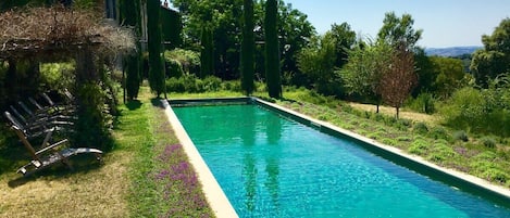 18 meter infinity pool over the Tuscan hills