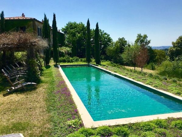 18 meter infinity pool over the Tuscan hills