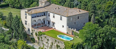 Renaissance Castle in Tuscany is  Perfect Holiday