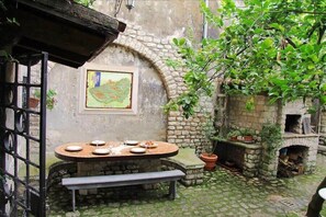 Al Fresco Dining or Drinks in the Garden