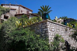 Jasmine-covered Walls, perfume the air