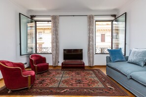 Spacious and bright living area with stunning view on Jewish Ghetto.

