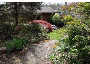 The entrance to the cabin...