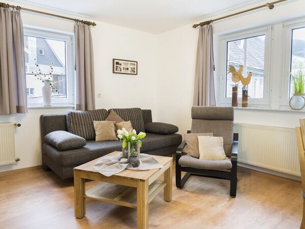 Ferienwohnung 2 Hardt, 45qm, 1 Schlafzimmer, max. 4 Personen-Hardt - Wohnbereich