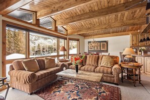 The cozy cabin feel of this ski-in and out condo is a welcome retreat at the end of the ski day.