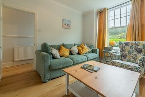 Plum Cottage, Overstrand: Sitting room with ample natural light