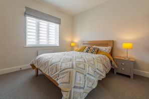 Samphire House, Bodham: Master bedroom