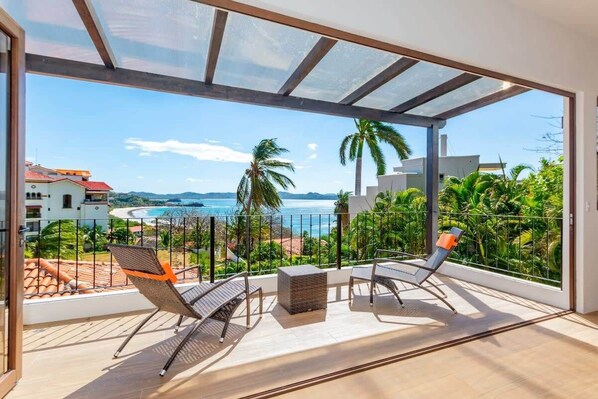 Balcony with amazing ocean view