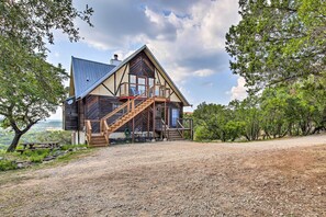 This hilltop home is ideal for family celebrations & friend-group vacations.