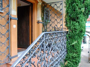 Plante, Propriété, Bleu Azur, Bois, Mur, Composite, Immobilier, Façade, Teintes Et Ombres
