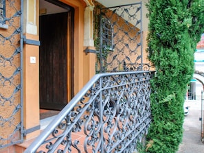 Plante, Propriété, Bleu Azur, Bois, Mur, Composite, Immobilier, Façade, Teintes Et Ombres