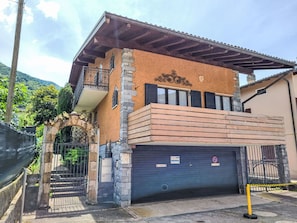 Mur, Brique, Allée, Balcon, Porte
