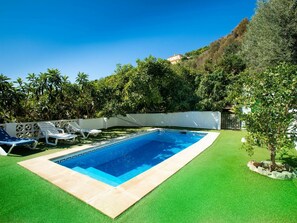 L'Eau, Plante, Ciel, Propriété, Piscine, La Nature, Bleu Azur, Rectangle, Ombre, Bâtiment