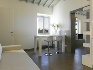 Blanc, Pièce, Propriété, Design Intérieur, Sol, Bâtiment, Meubles, Plafond, Tuile, Maison