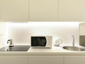 Blanc, Propriété, Pièce, Design Intérieur, Meubles, Évier, Mur, Comptoir, Maison, Cuisine