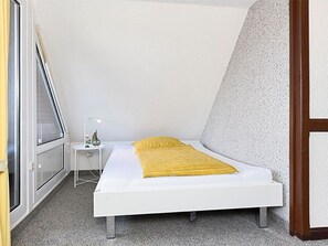 Wohn- und Schlafraum mit integriertem Küchenbereich