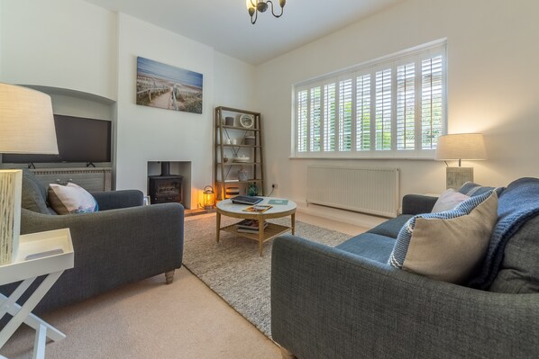 Seahorses, Brancaster: Sitting room with comfortable seating